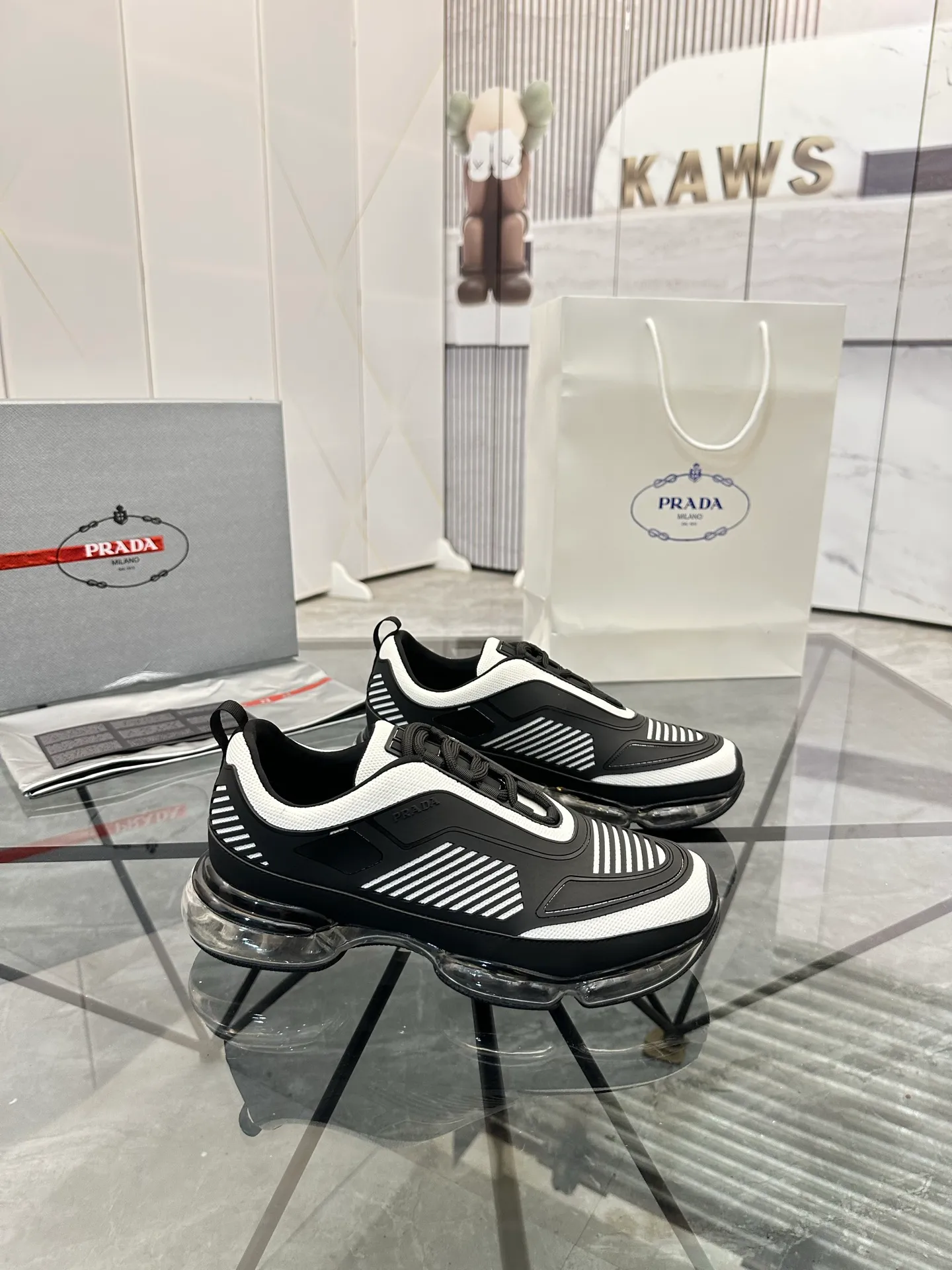 Men's shoes for sale 💰: 💰P660¥ High-end top quality Product trademark: Prada *"Prada*" low-top casual shoes Regular size: 38-45 (can be customized to 46) Product materials: Upper imported from the counter original material, breathable lining, cowhide foot pads, original air cushion outsole. No.: 001